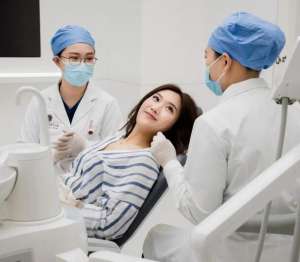 定做醫(yī)生工作服什么面料好？